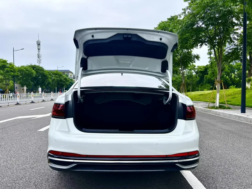 Volkswagen Sagitar Sagitar 2023 200TSI DSG Flying Edition 2023 — thumbnail 3