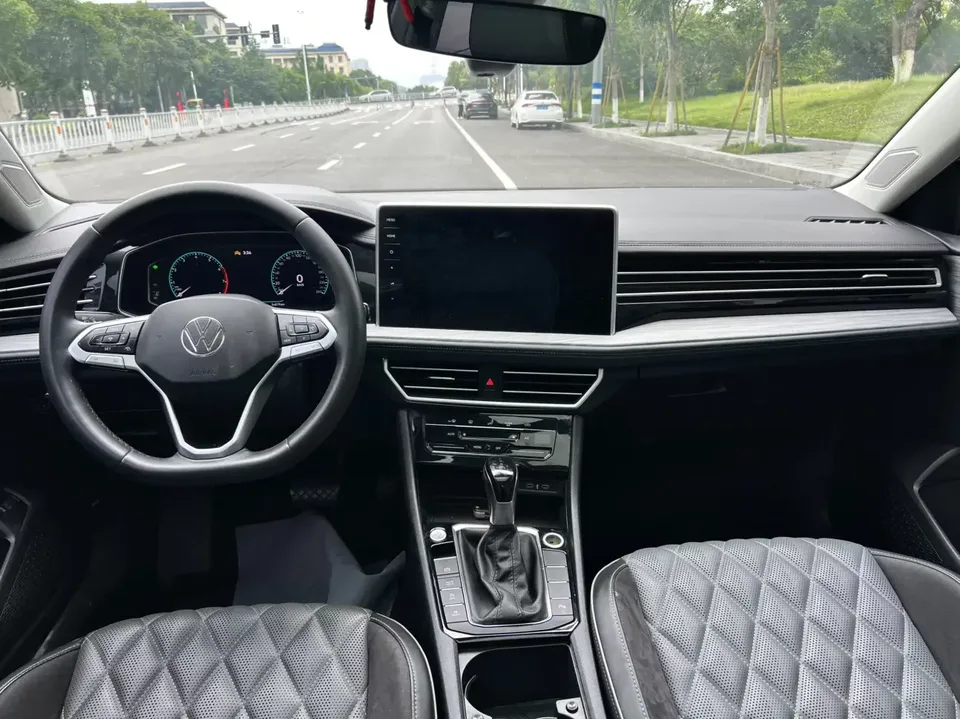 Volkswagen Sagitar Sagitar 2023 200TSI DSG Flying Edition 2023 — thumbnail 4