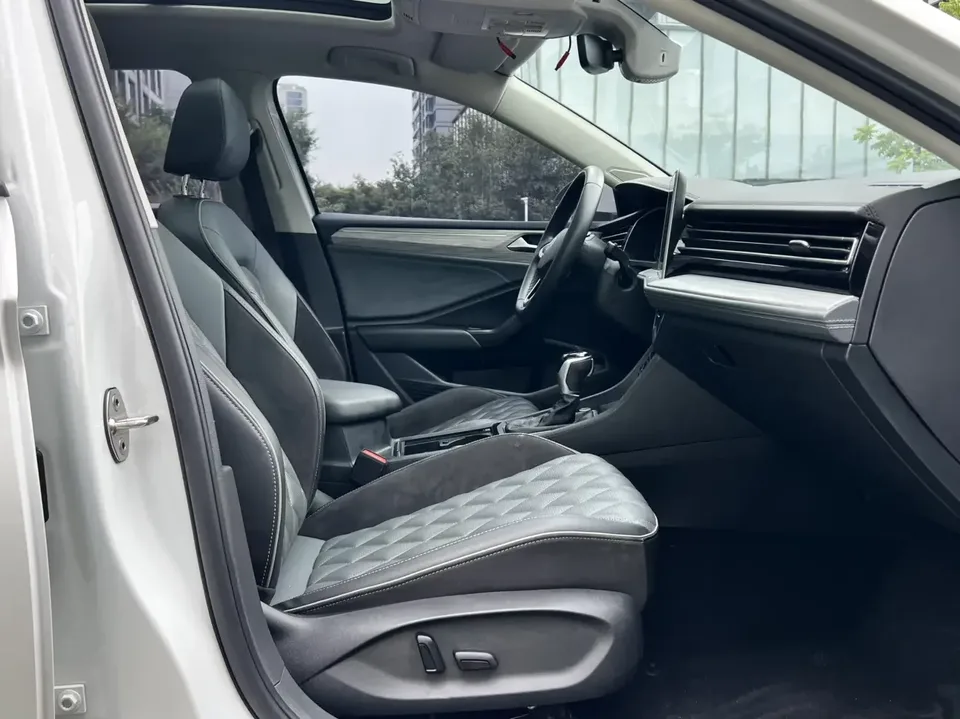 Volkswagen Sagitar Sagitar 2023 200TSI DSG Flying Edition 2023 — thumbnail 5