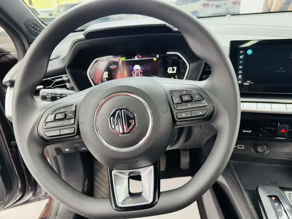 MG 5 MG5 2022 180DVVT CVT Youth Deluxe Edition 2022 — thumbnail 3