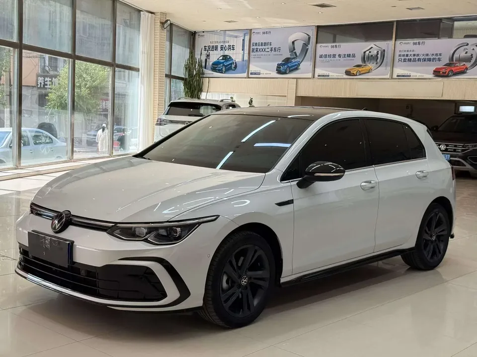 Volkswagen Golf golf 2023 280TSI DSG R-Line Lite 2023 — photo 1, buy with delivery to Moscow