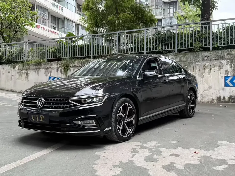 Volkswagen Magotan Magotan 2025 280TSI DSG Luxury Edition 2025 — photo 1, buy with delivery to Moscow