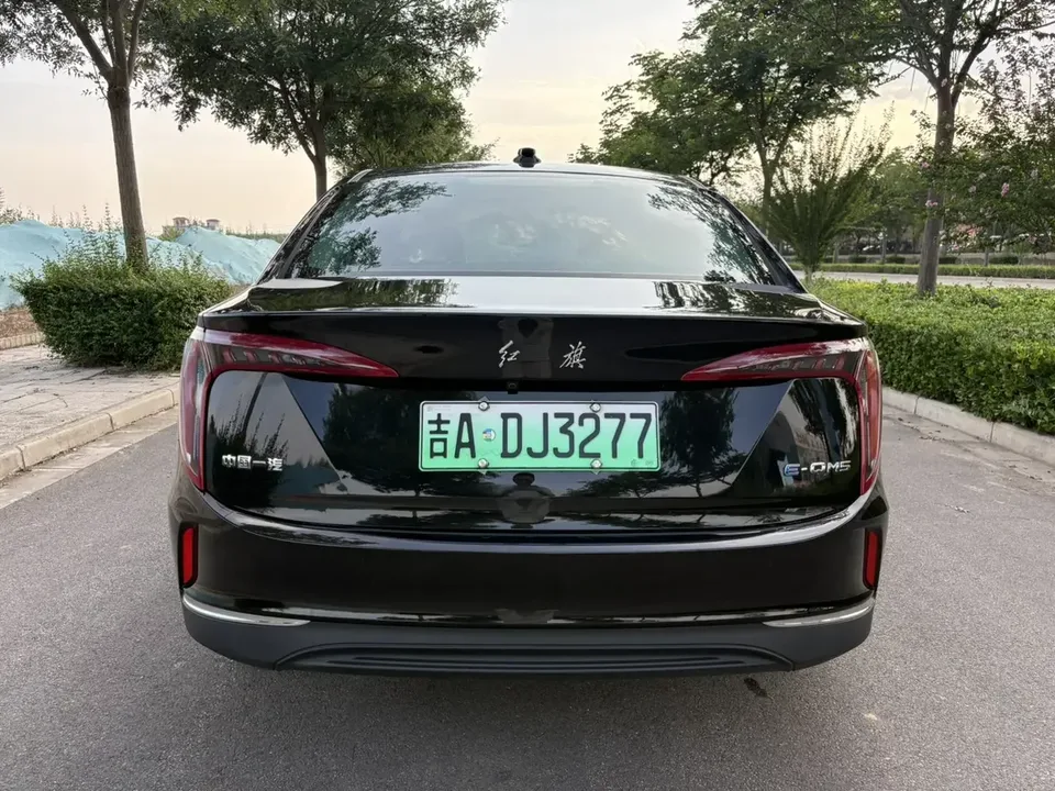 Hongqi E-QM5 Hongqi E-QM5 2023 Modified basic travel version 2023 — thumbnail 2