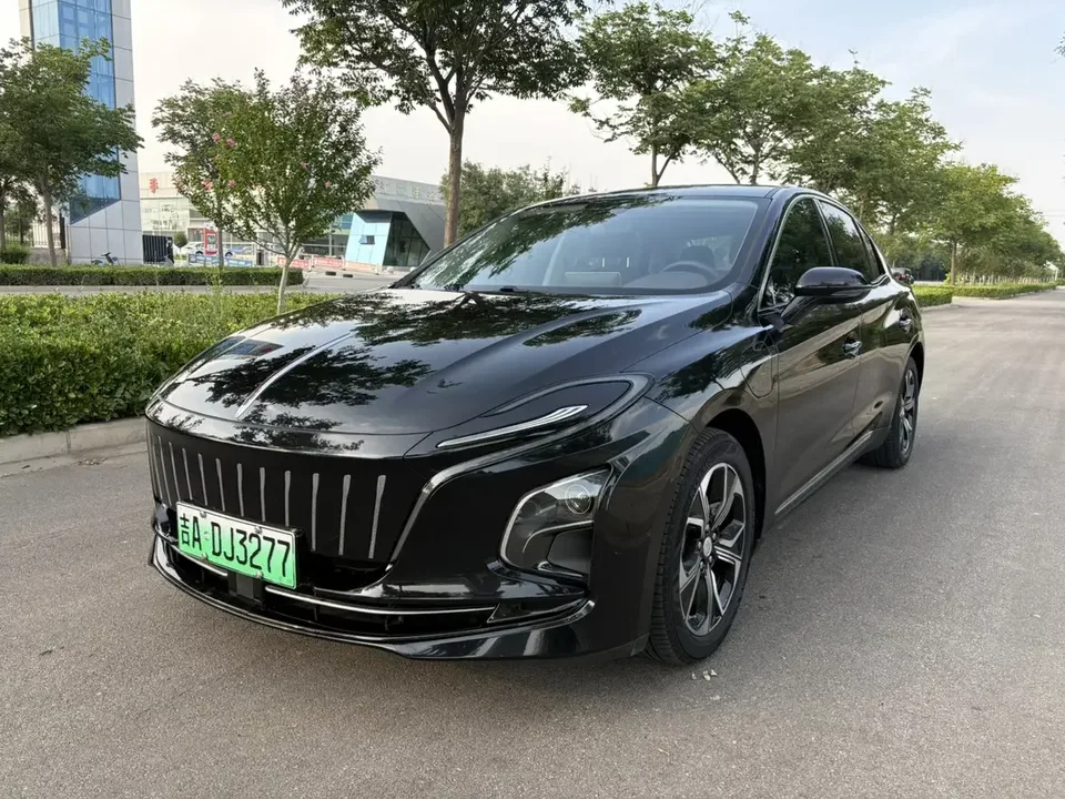 Hongqi E-QM5 Hongqi E-QM5 2023 Modified basic travel version 2023 — photo 1, buy with delivery to Moscow