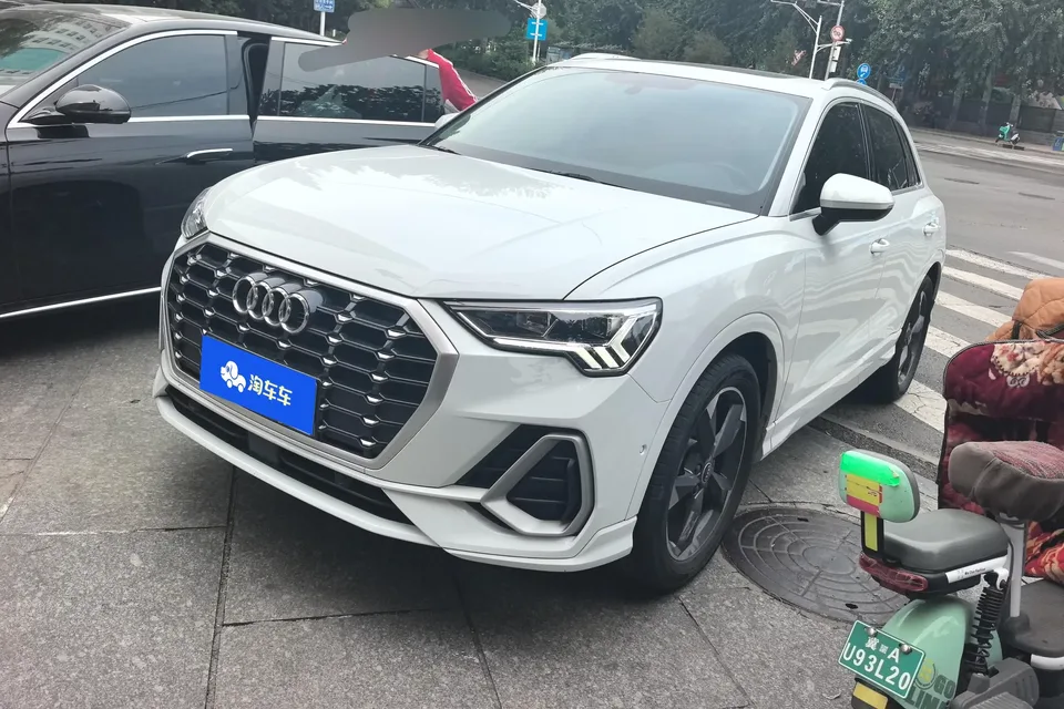 Audi Q3 Audi Q3 2022 35 TFSI Stylish Dynamic 2022 — photo 1, buy with delivery to Moscow