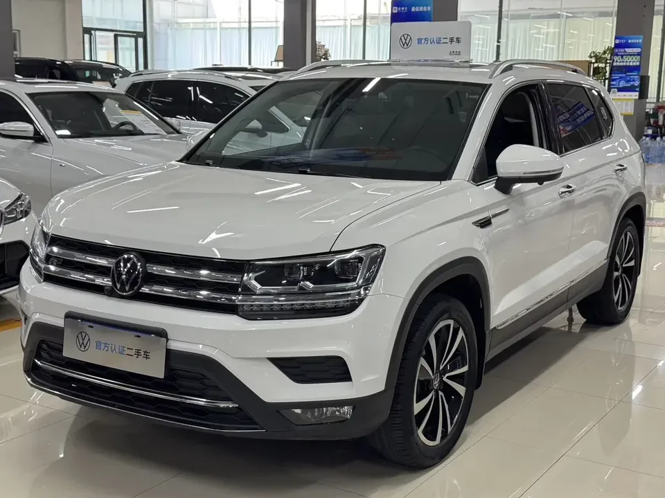 Volkswagen Tharu tuyue 2022 280TSI 2WD Deluxe Edition 2023 — photo 1, buy with delivery to Moscow