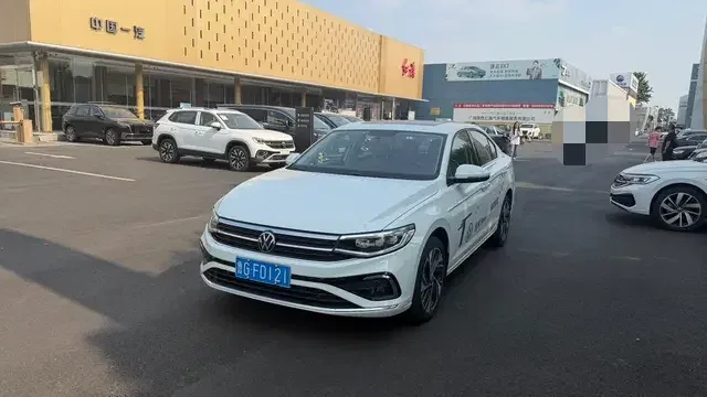 Volkswagen Bora Bora 2023 200TSI DSG Intelligent Driving PRO Edition 2024 — photo 1, buy with delivery to Moscow