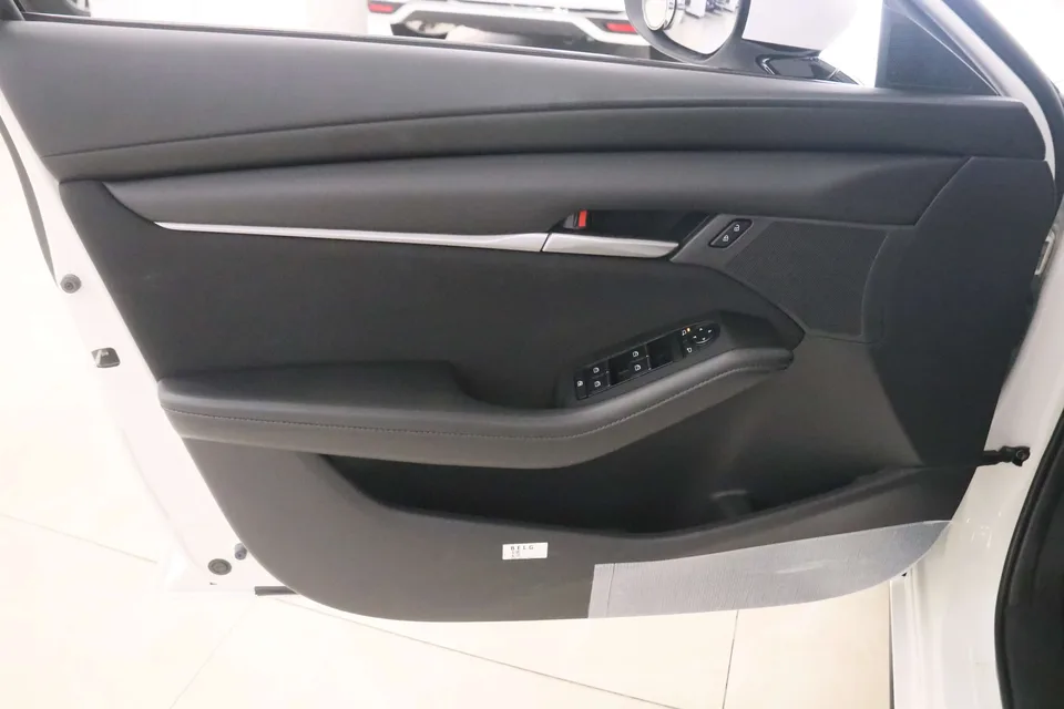 Mazda Axela Mazda3 Angkesela 2023 2.0L Automatic Quality Edition 2023 — thumbnail 5