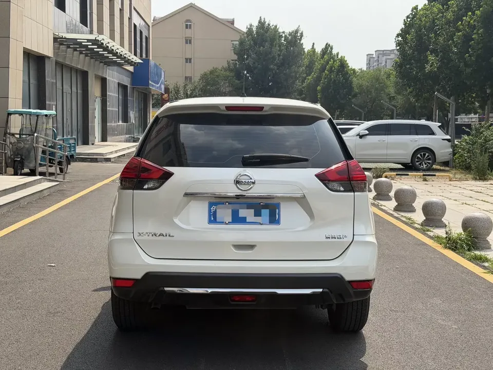 Nissan X-Trail Qijun 2023 Classic Edition 2.0L 2WD Smart Link Premium Edition 2024 — thumbnail 2