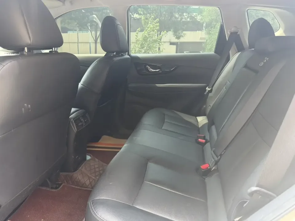 Nissan X-Trail Qijun 2023 Classic Edition 2.0L 2WD Smart Link Premium Edition 2024 — thumbnail 3