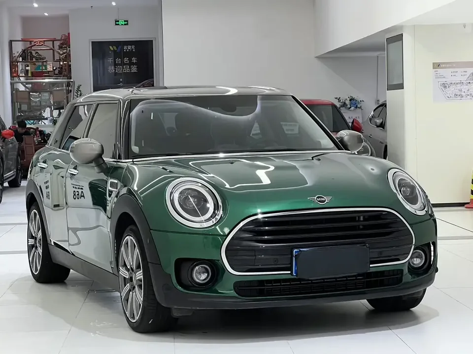 MINI Clubman MINI CLUBMAN 2022 1.5T COOPER Connoisseur 2022 — photo 1, buy with delivery to Moscow