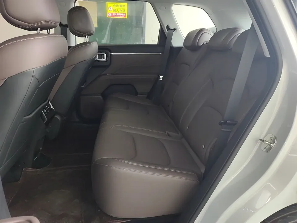 Wuling Starlight 560 PHEV Starlight 560 PHEV 2026 125km Luxury 2025 — миниатюра 3