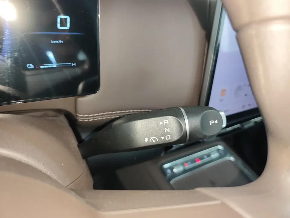 Wuling Starlight 560 PHEV Starlight 560 PHEV 2026 125km Luxury 2025 — миниатюра 4