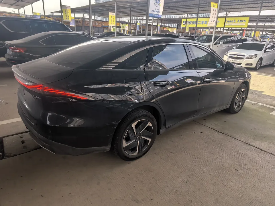 Geely Galaxy L6 Galaxy L6 2025 1.5 EM-i DHT 140KM Exploration+ Edition 2025 — thumbnail 2