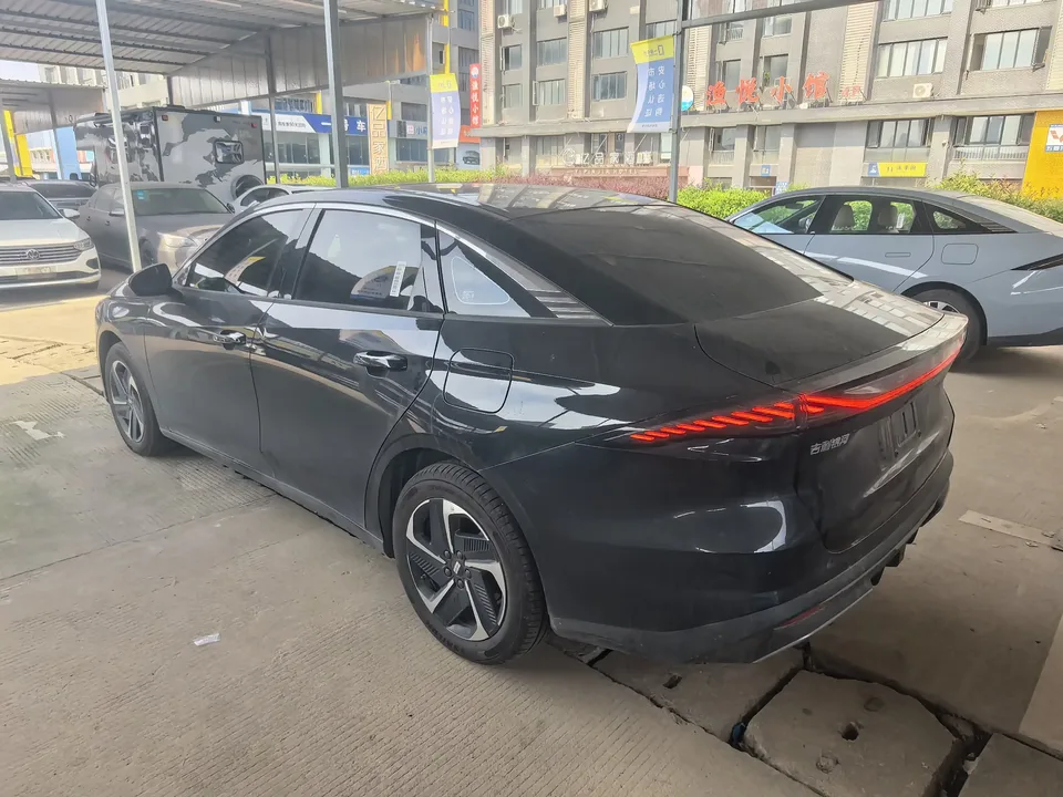 Geely Galaxy L6 Galaxy L6 2025 1.5 EM-i DHT 140KM Exploration+ Edition 2025 — thumbnail 4