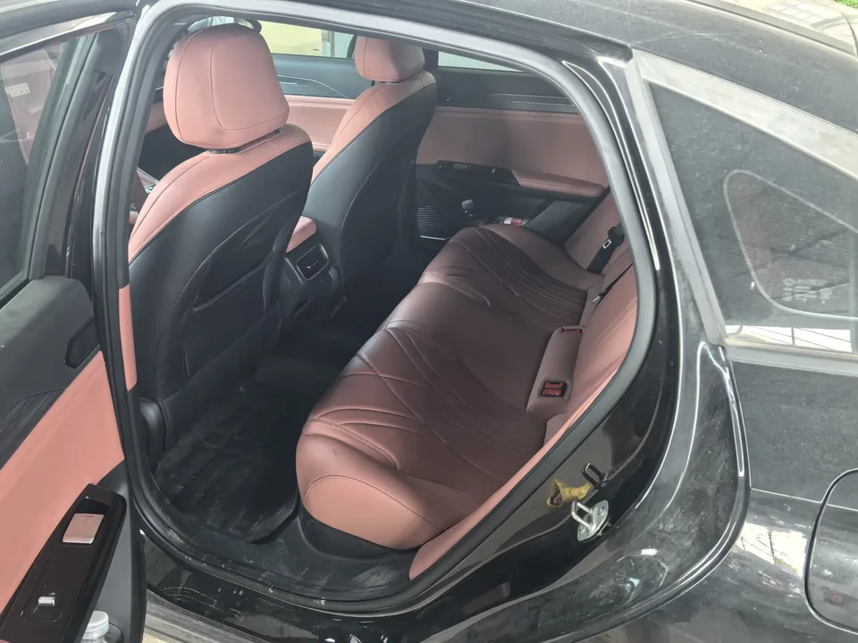 Geely Galaxy L6 Galaxy L6 2025 1.5 EM-i DHT 140KM Exploration+ Edition 2025 — thumbnail 5