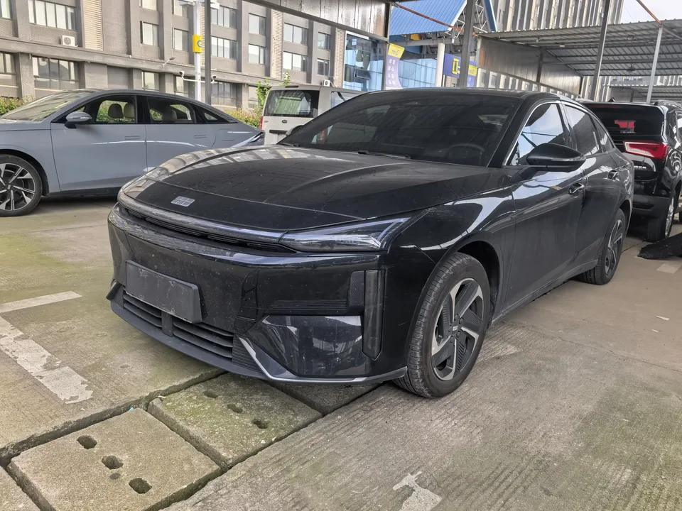 Geely Galaxy L6 Galaxy L6 2025 1.5 EM-i DHT 140KM Exploration+ Edition 2025 — photo 1, buy with delivery to Moscow
