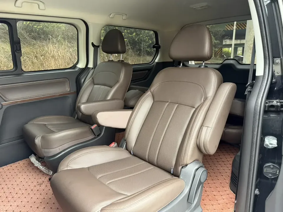 Forthing Lingzhi PLUS Lingzhi PLUS 2021 2.0L CNG Manual Standard 7 Seaters 2023 — thumbnail 3