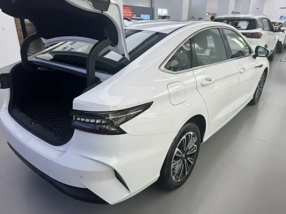 Chery Fengyun A8 Fengyun A8 2024 Yuanhang Edition 127 Deluxe 2025 — thumbnail 2
