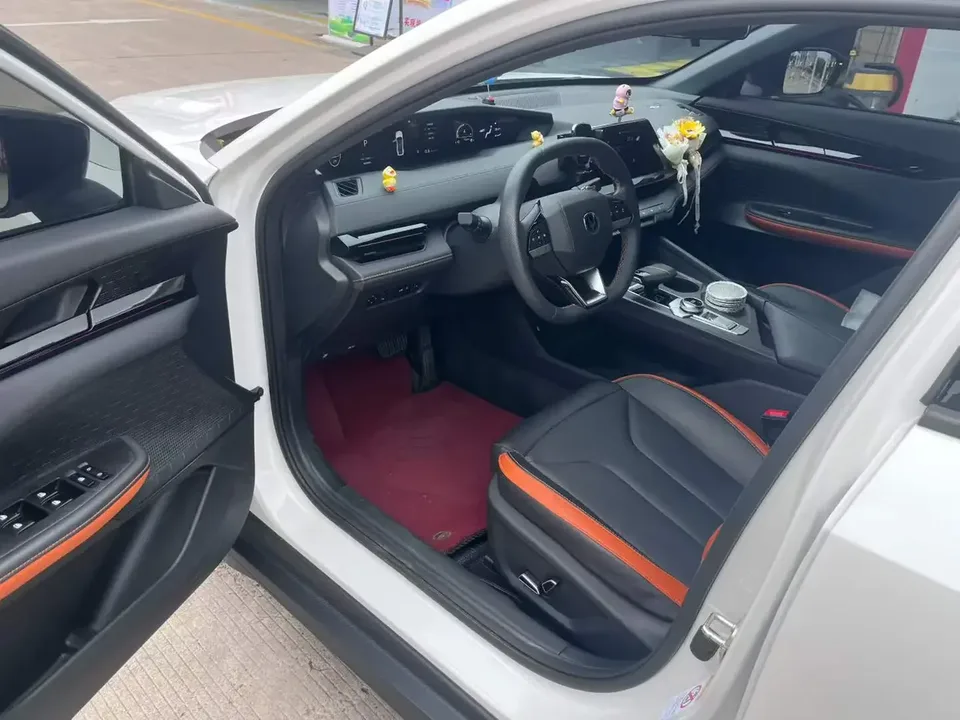 Changan UNI-V Changan UNI-V 2023 1.5T Premium 2023 — thumbnail 3