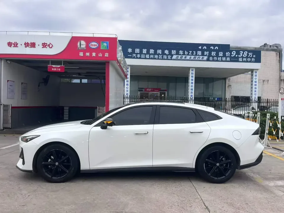 Changan UNI-V Changan UNI-V 2023 1.5T Premium 2023 — thumbnail 4