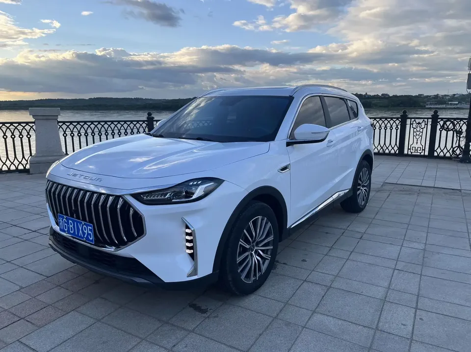 Jetour Jietu X70 PLUS Jietu X70 PLUS 2023 1.5T DCT Brave PLUS 5-seater 2023 — photo 1, buy with delivery to Moscow