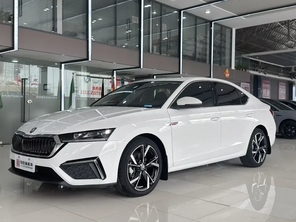 Skoda Octavia Octavia 2022 PRO TSI280 DSG Luxury Edition 2023 — photo 1, buy with delivery to Moscow