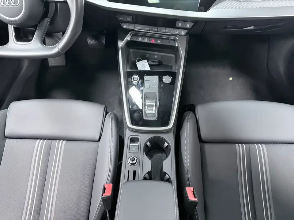 Audi A3 Audi A3 2023 A3L Limousine 35 TFSI facelift: stylish and sporty 2022 — thumbnail 3