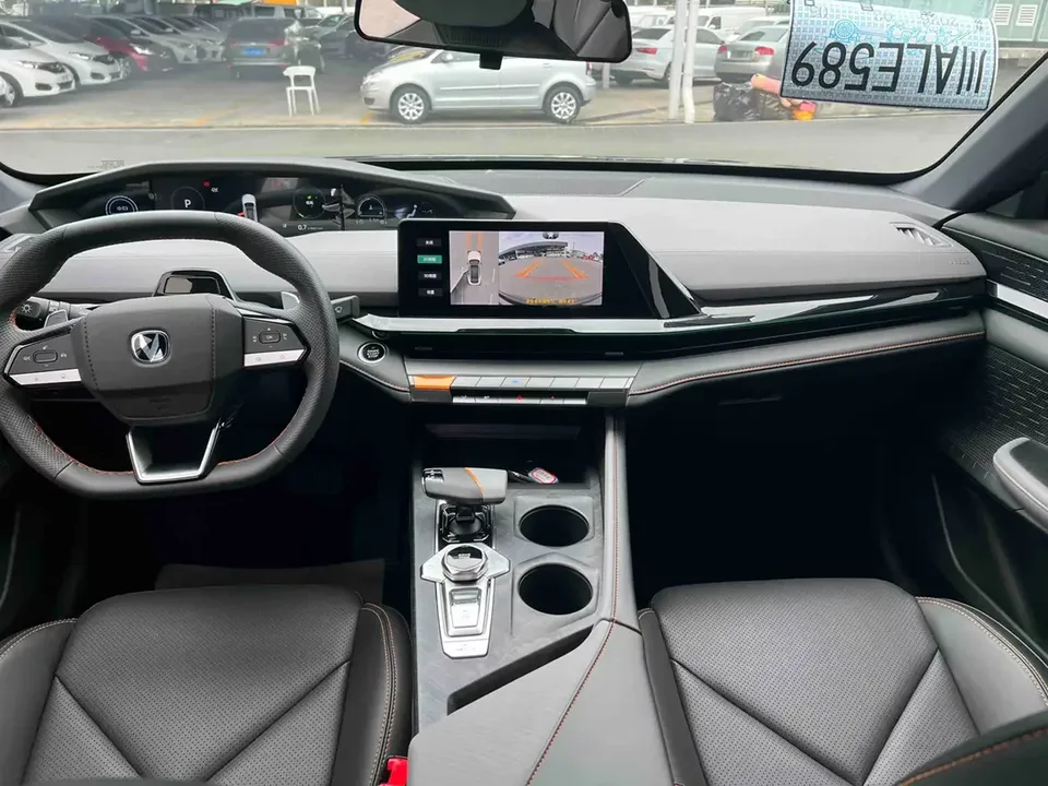 Changan UNI-V Changan UNI-V 2023 1.5T Premium 2023 — миниатюра 2