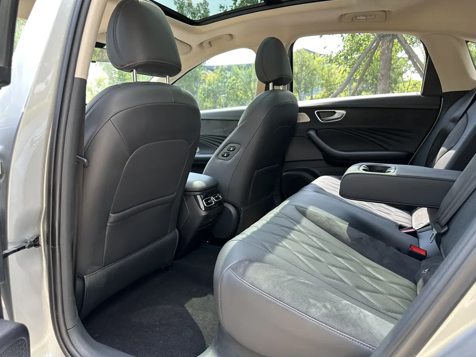 Roewe D7 DMH Roewe D7 DMH 2023 125 Ultimate 2023 — thumbnail 3