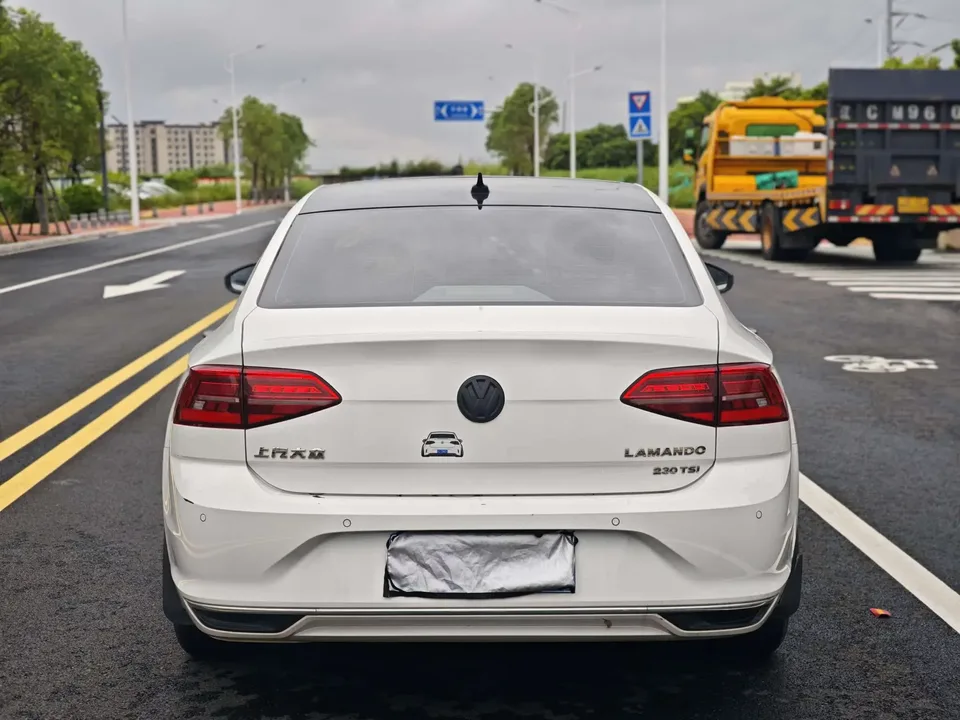 Volkswagen Lamando Lingdu 2021 230TSI DSG Fashion Edition 2022 — thumbnail 2