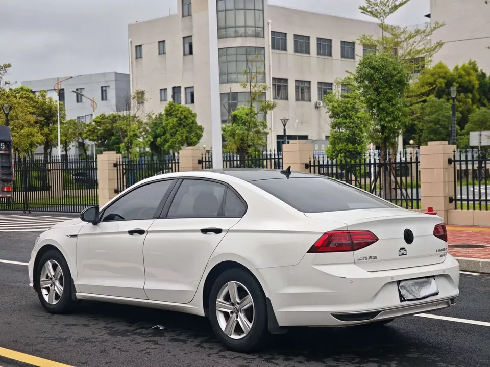 Volkswagen Lamando Lingdu 2021 230TSI DSG Fashion Edition 2022 — thumbnail 4