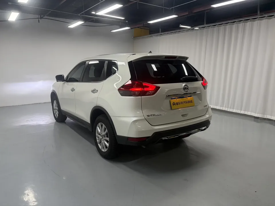 Nissan X-Trail Qijun 2023 Classic Edition 2.0L 2WD Smart Comfort Edition 2025 — thumbnail 2