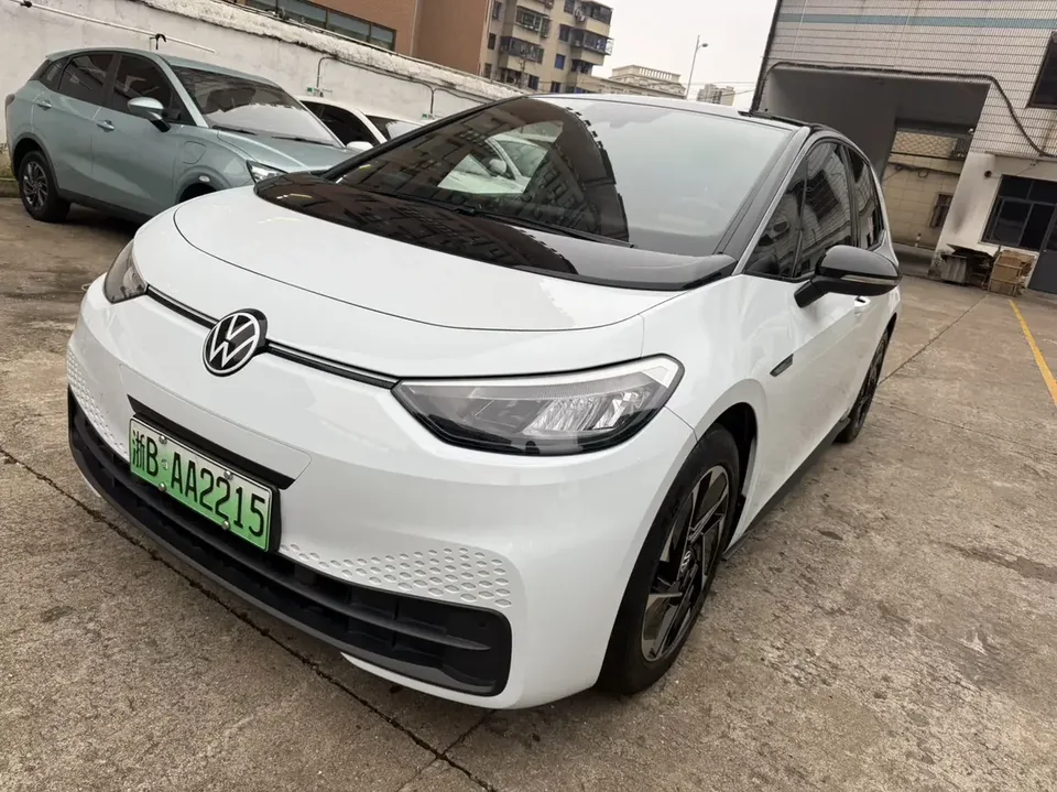 Volkswagen ID.3 Volkswagen ID.3 2022 Pure Smart Edition 2023 — photo 1, buy with delivery to Moscow