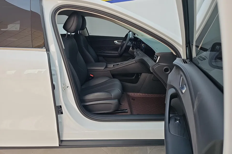 Roewe D7 DMH Roewe D7 DMH 2025 125 World Champion Excellence Edition 2025 — thumbnail 5
