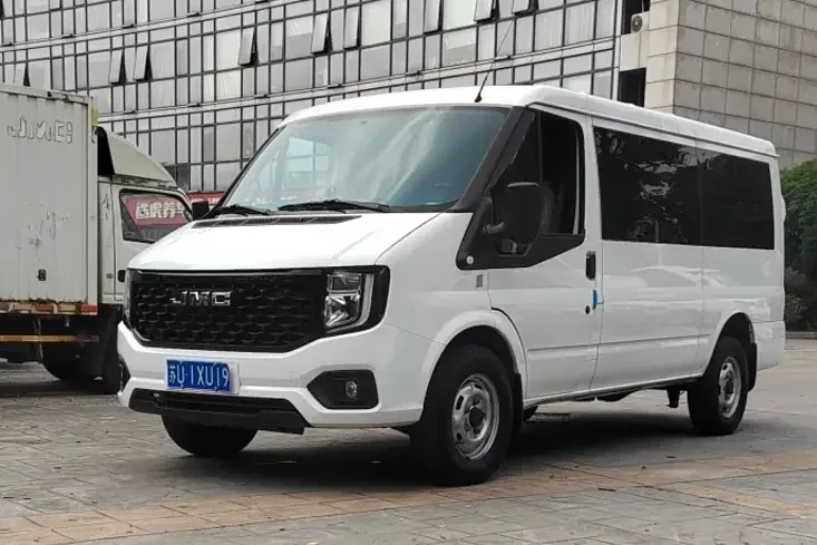 Jiangling Fushun Fushun 2024 2.0T manual diesel mid-axle low-top commercial multi-purpose passenger car 6 seats 2025 — photo 1, buy with delivery to Moscow