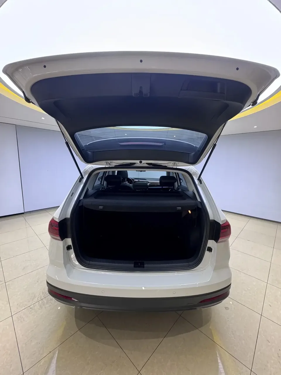 Volkswagen Tharu tuyue 2022 280TSI 2WD Deluxe Edition 2022 — thumbnail 3