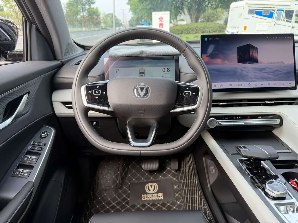 Changan CS75PLUS Changan CS75 PLUS 2026 Smart Champion Edition 1.5T New Blue Whale Smart Navigation Model 2026 — thumbnail 3