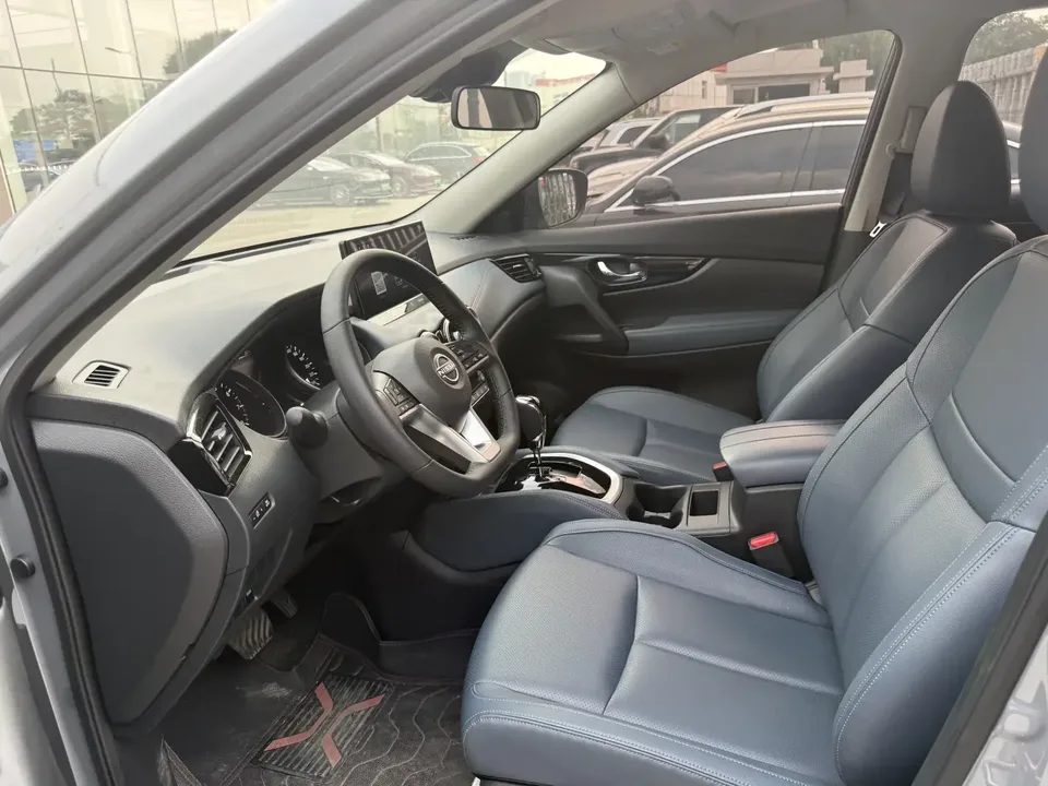 Nissan X-Trail Qijun 2025 Honor 2.0L 2WD Leading Edition 2025 — thumbnail 4