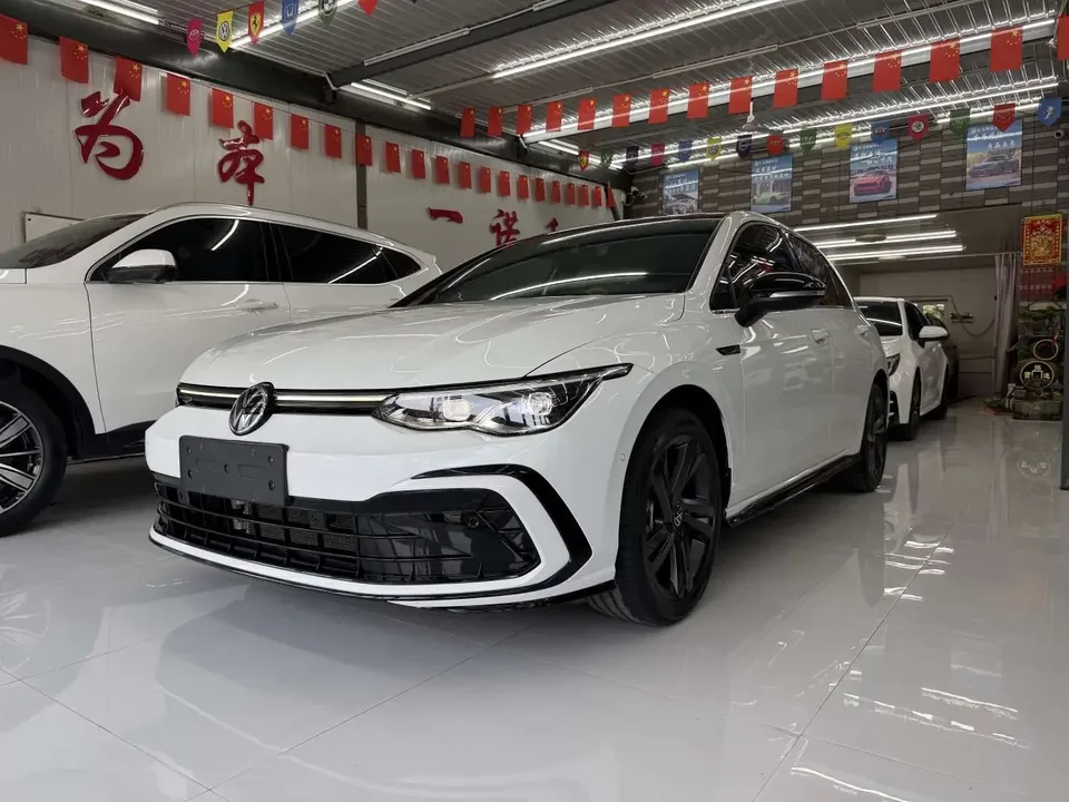 Volkswagen Golf golf 2023 280TSI DSG R-Line facelift 2024 — photo 1, buy with delivery to Moscow