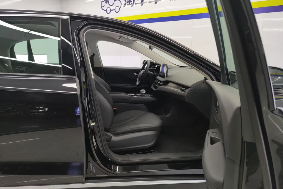 Hongqi E-QM5 Hongqi E-QM5 2023 Modified basic travel version 2024 — thumbnail 5