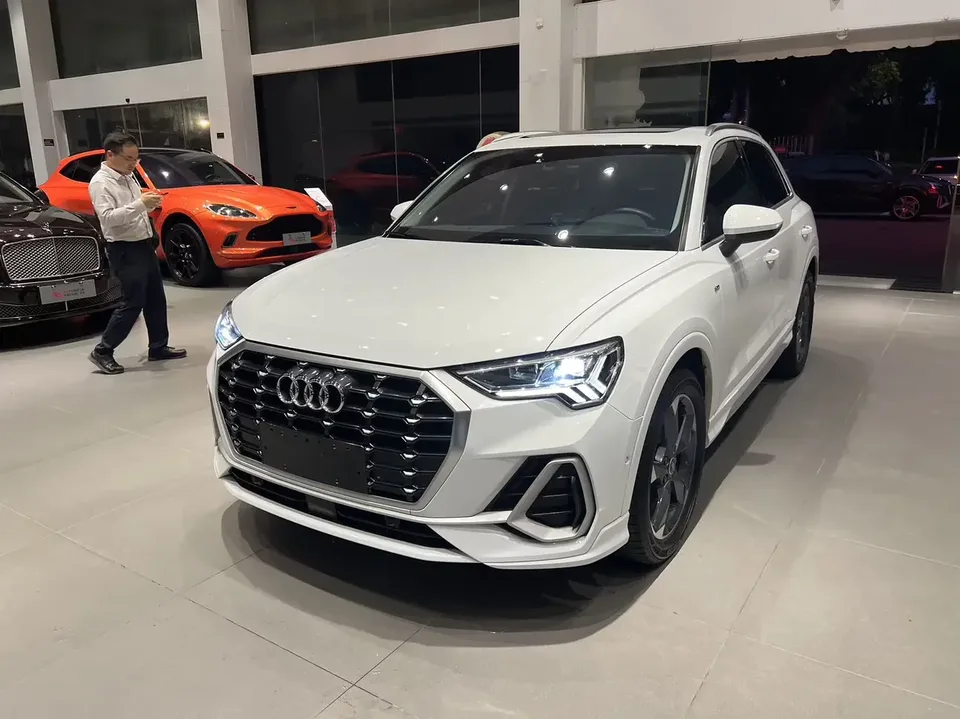 Audi Q3 Audi Q3 2022 35 TFSI Stylish Dynamic 2023 — photo 1, buy with delivery to Moscow