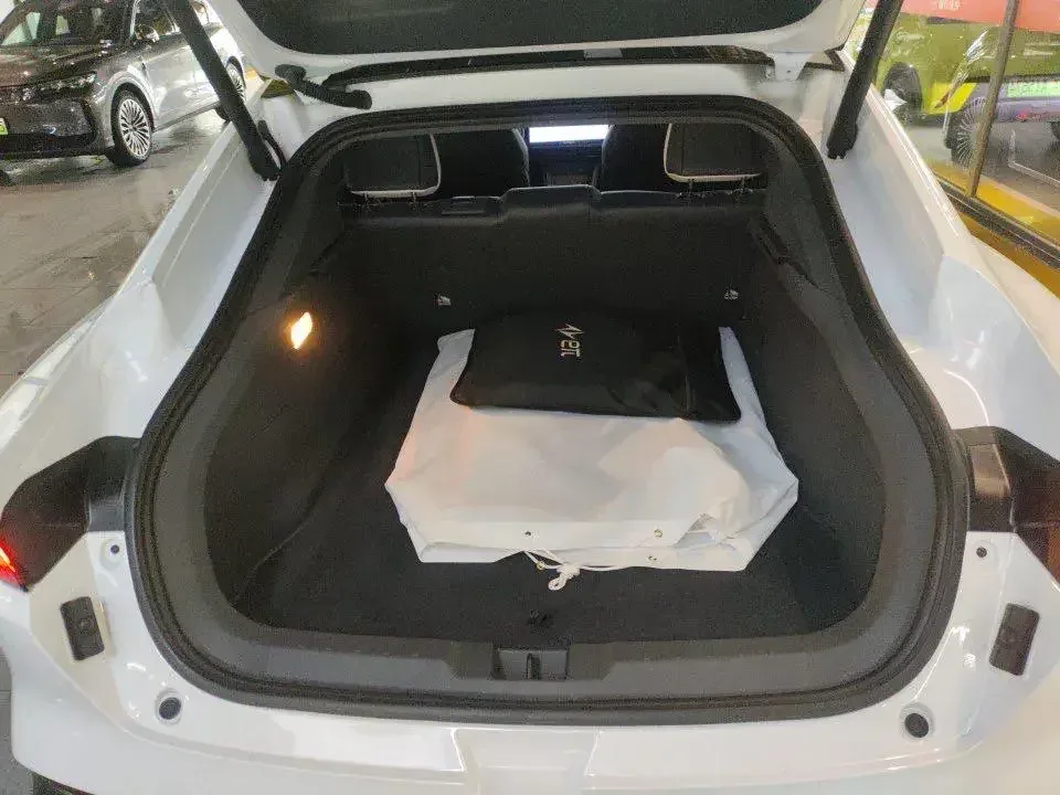 Dongfeng YiPai 007 Yipai 007 2024 Extended Range 200 Ruyi Edition 2024 — thumbnail 3