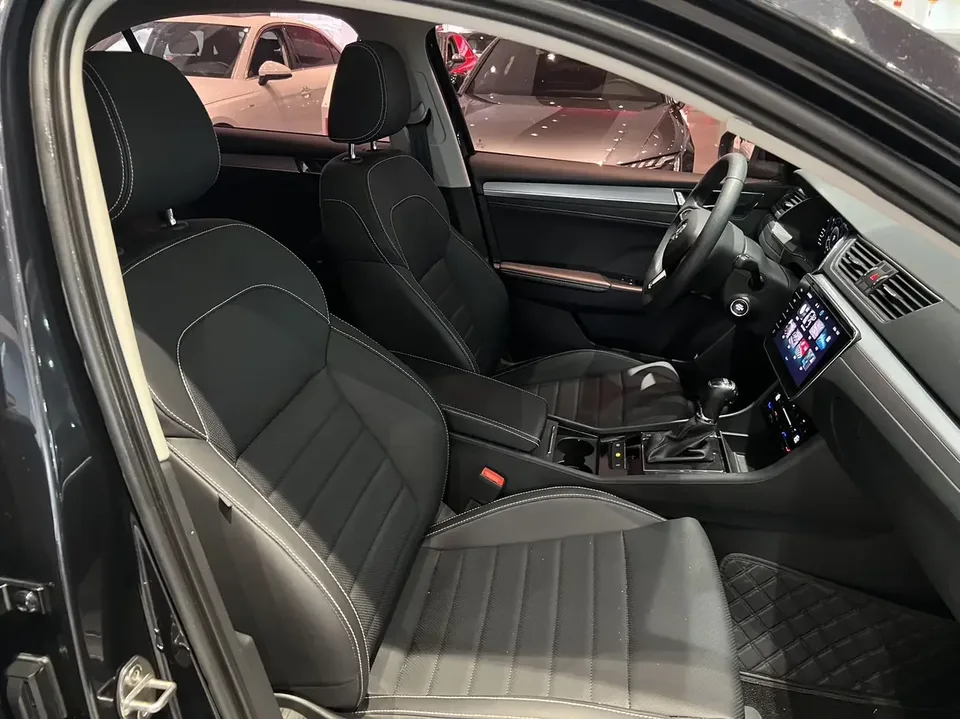 Skoda Superb Speedy 2023 Modified TSI280 DSG Premium Edition 2023 — thumbnail 5