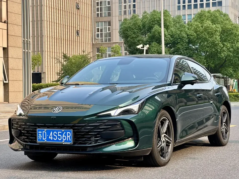 MG 7 MG7 2025 1.5T DCT Deluxe Edition 2025 — фото 1, купить с доставкой в Москву