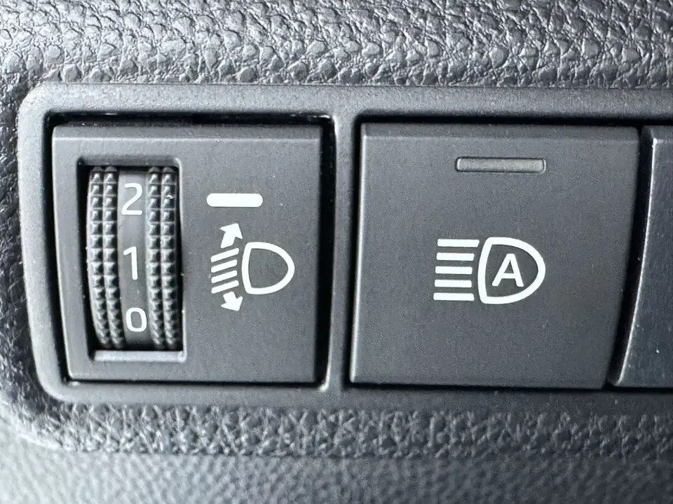 Toyota Levin Lei Ling 2021 185T CVT Sports Edition 2022 — thumbnail 3