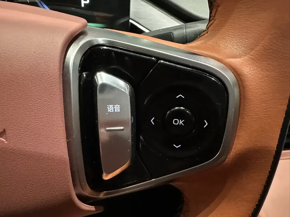 Geely Galaxy L6 Galaxy L6 2025 1.5 EM-i DHT 60KM Sailing Edition 2025 — thumbnail 3