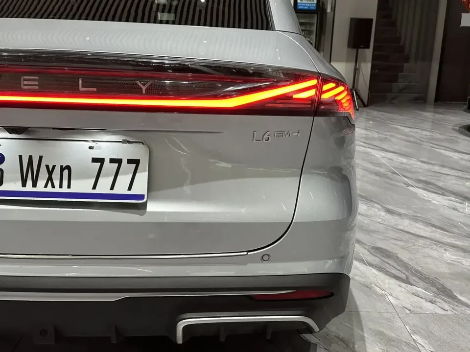 Geely Galaxy L6 Galaxy L6 2025 1.5 EM-i DHT 60KM Sailing Edition 2025 — thumbnail 5