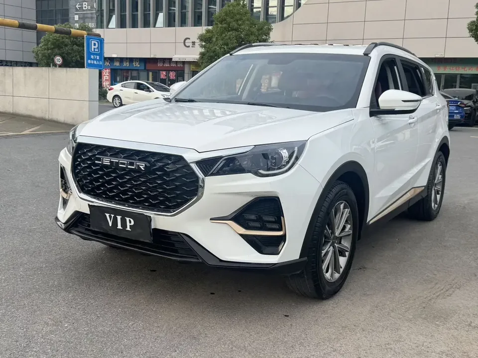 Jetour Jietu X70 Jietu X70 2025 1.5T DCT Beyond PRO 7 Seaters 2025 — photo 1, buy with delivery to Moscow