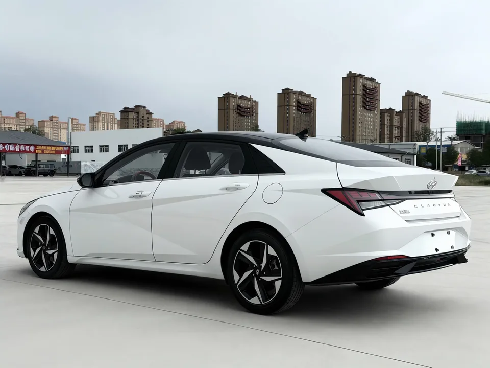 Hyundai Elantra Elantra 2023 1.5L CVT LUX Premium Edition 2023 — thumbnail 4